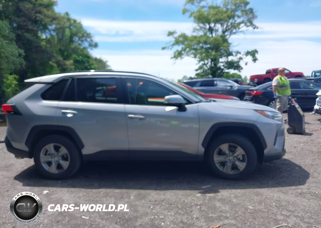 2024 Toyota Rav4 Hybrid Xle VIN:JTMRWRFV3RD251498 - 13