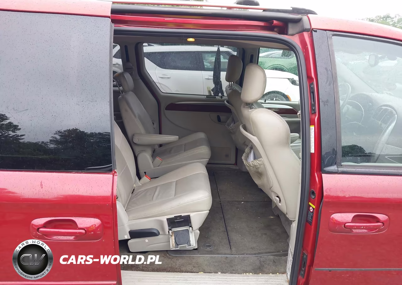 2005 Chrysler Town & Country Limited VIN:2C8GP64L35R162475 - 8