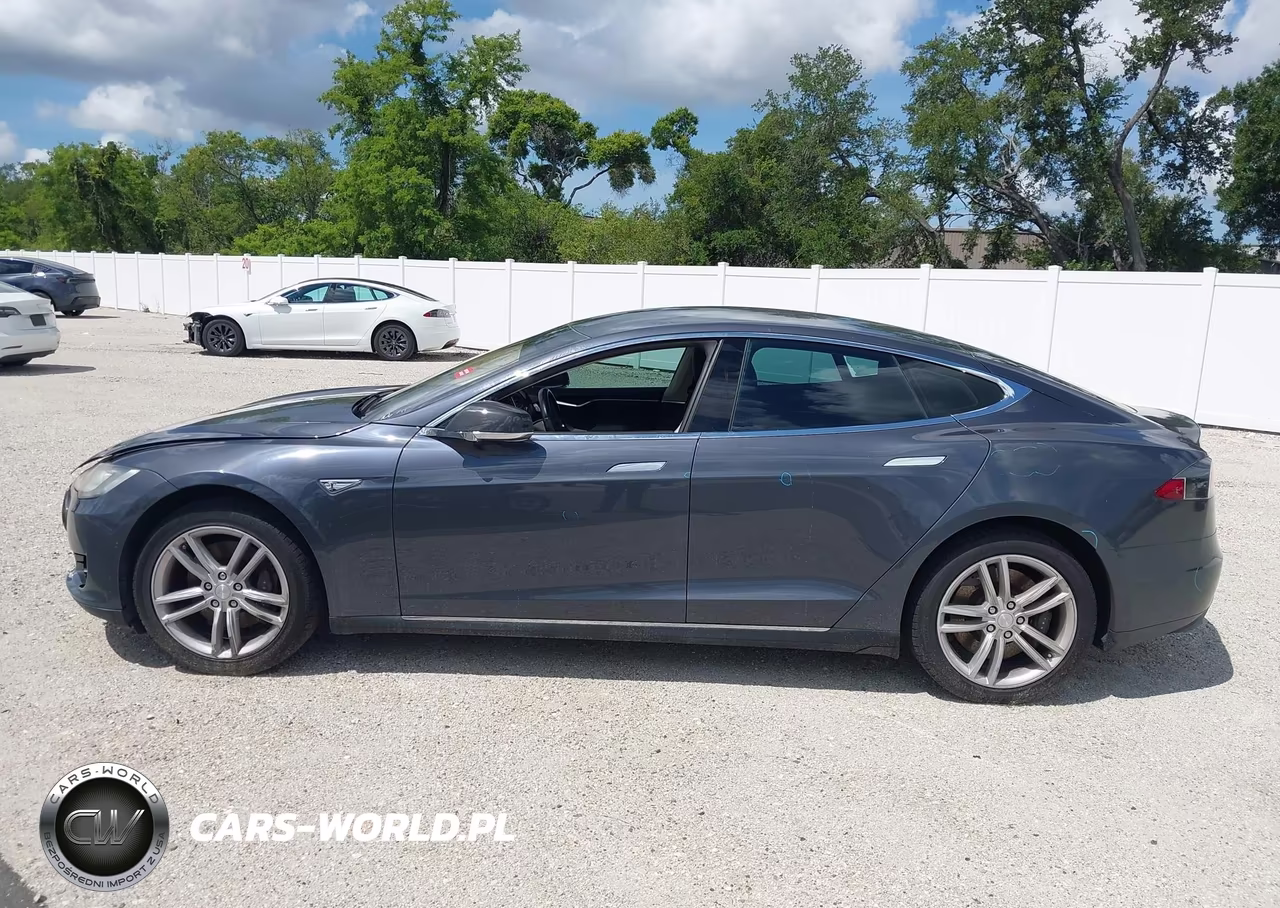 2014 Tesla Model S P85 VIN:5YJSA1H18EFP60758 - 15