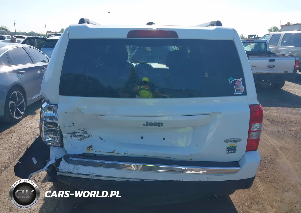 2016 Jeep Patriot High Altitude Edition VIN:1C4NJRFB3GD595414 - 16