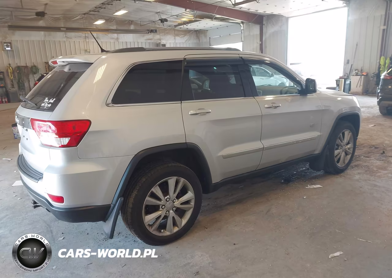 2011 Jeep Grand Cherokee Laredo VIN:1J4RR4GG0BC678024 - 4