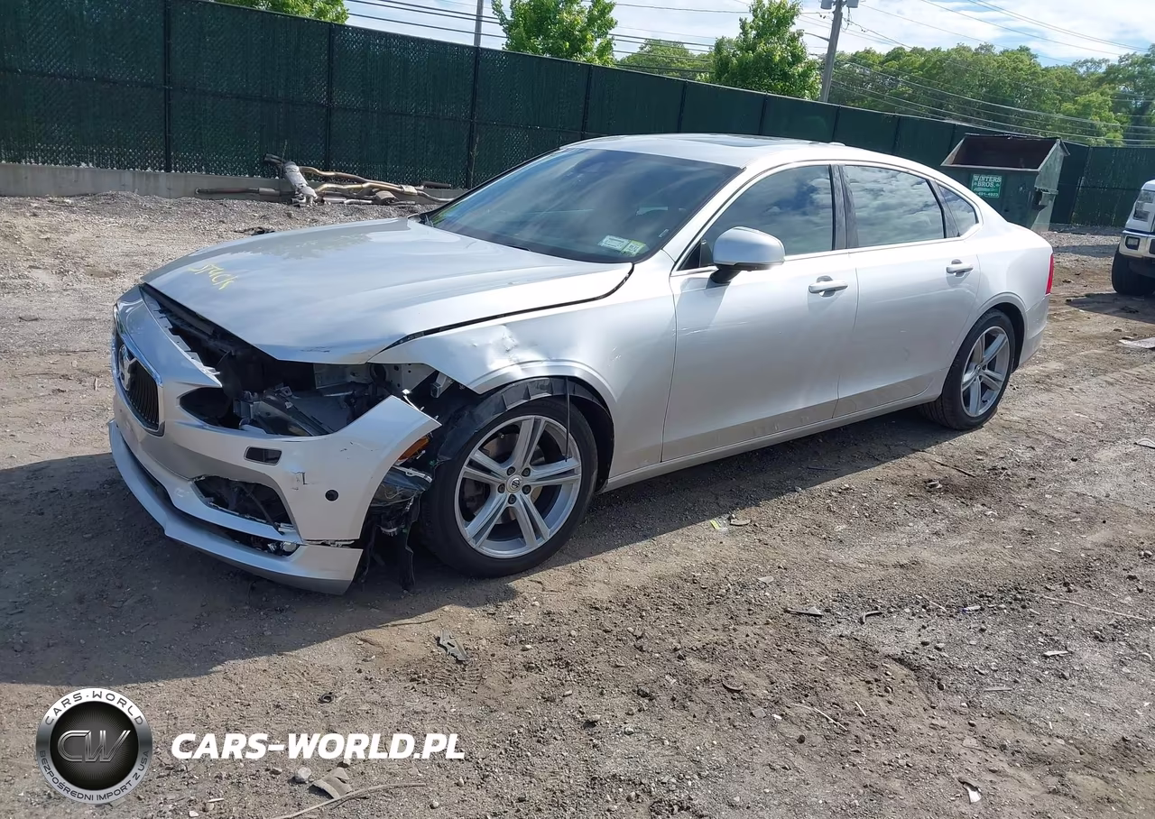 2018 Volvo S90 T5 Momentum VIN:LVY982MK2JP015379 - 2