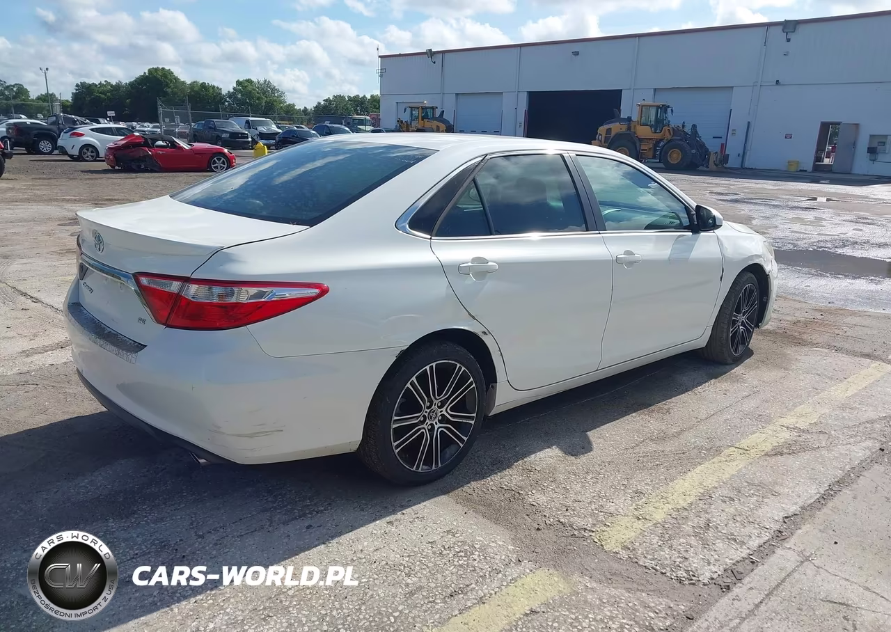2017 Toyota Camry Se VIN:4T1BF1FK4HU304485 - 4