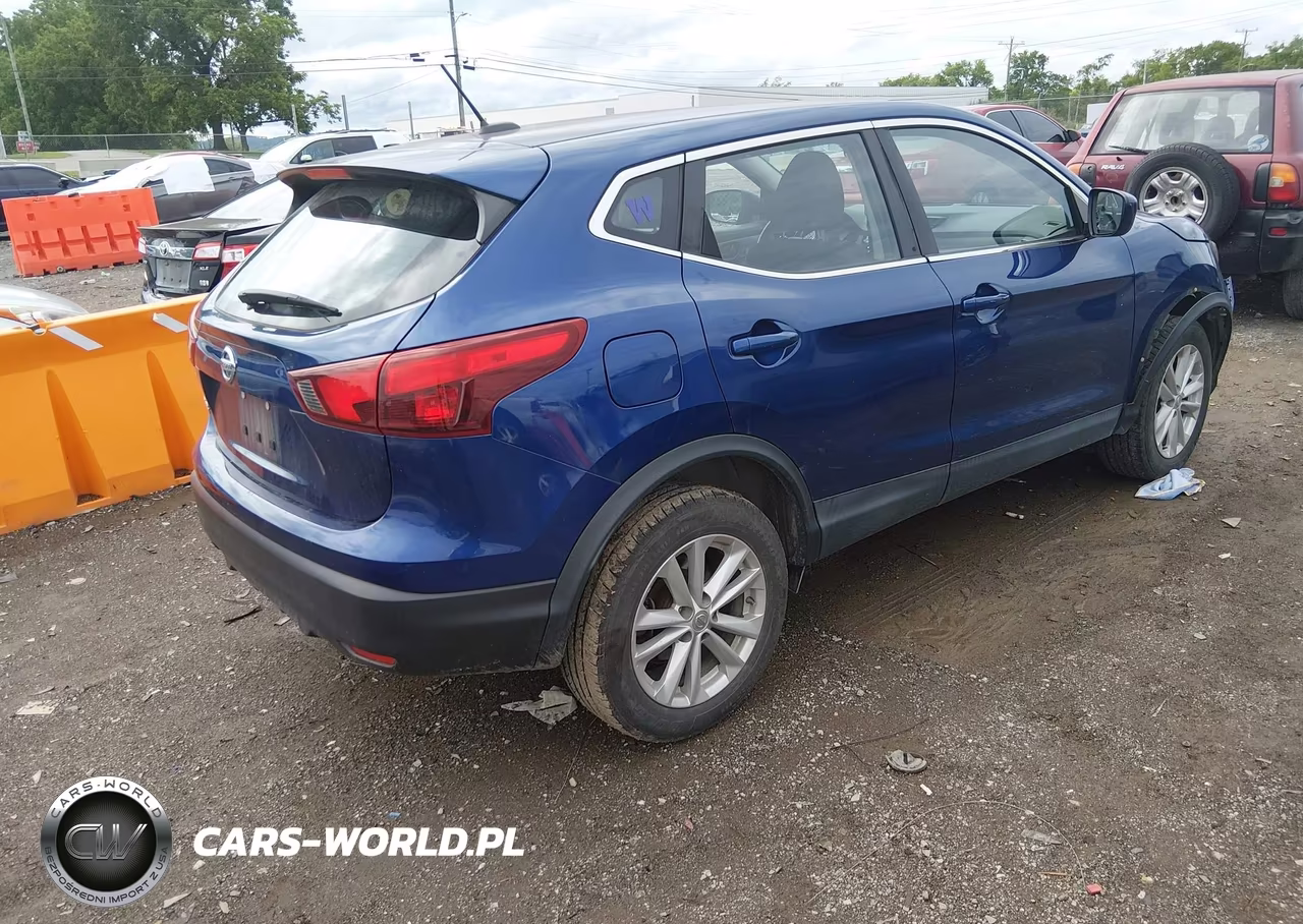2018 Nissan Rogue Sport S VIN:JN1BJ1CP8JW180446 - 4