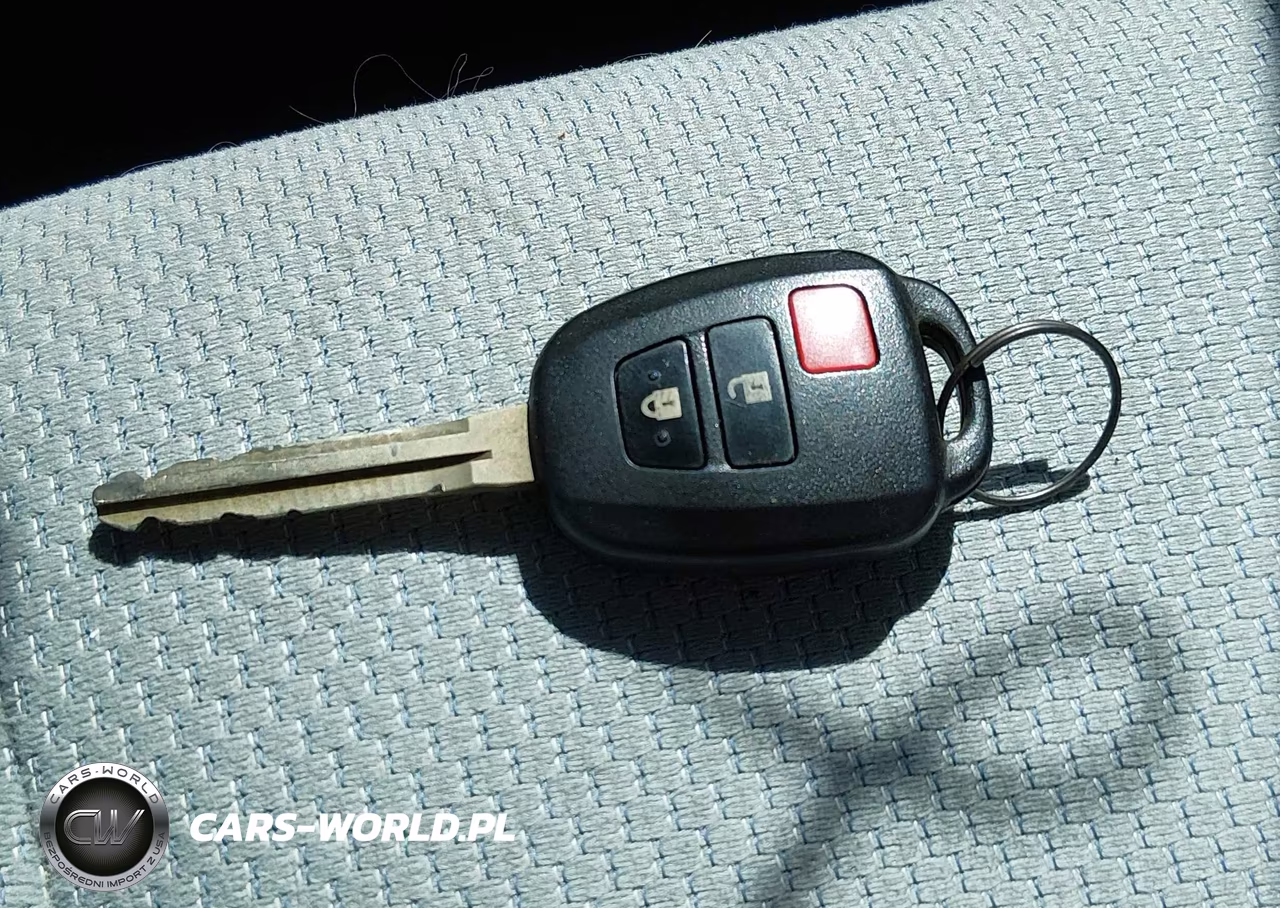 2015 Toyota Prius C One VIN:JTDKDTB36F1585868 - 11