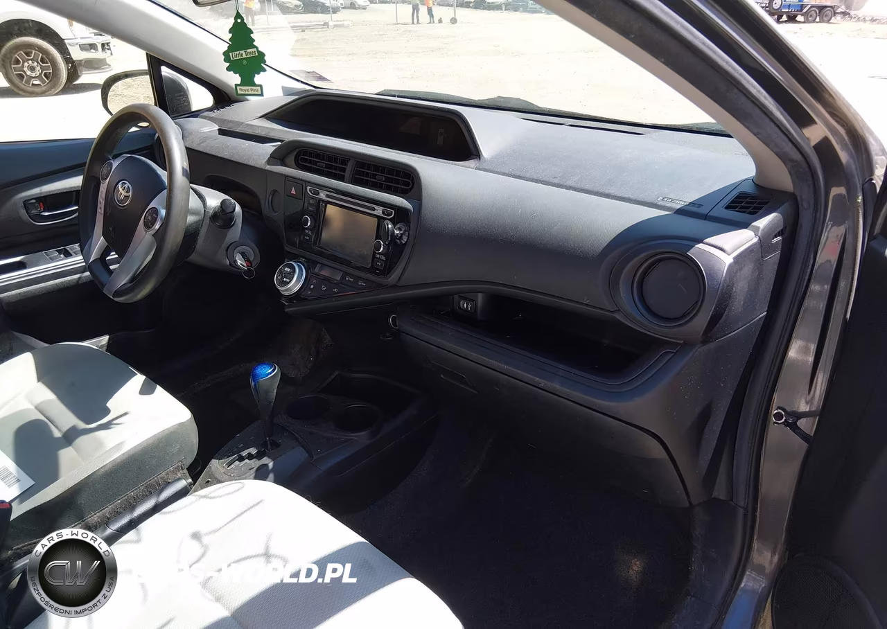 2015 Toyota Prius C One VIN:JTDKDTB36F1585868 - 5