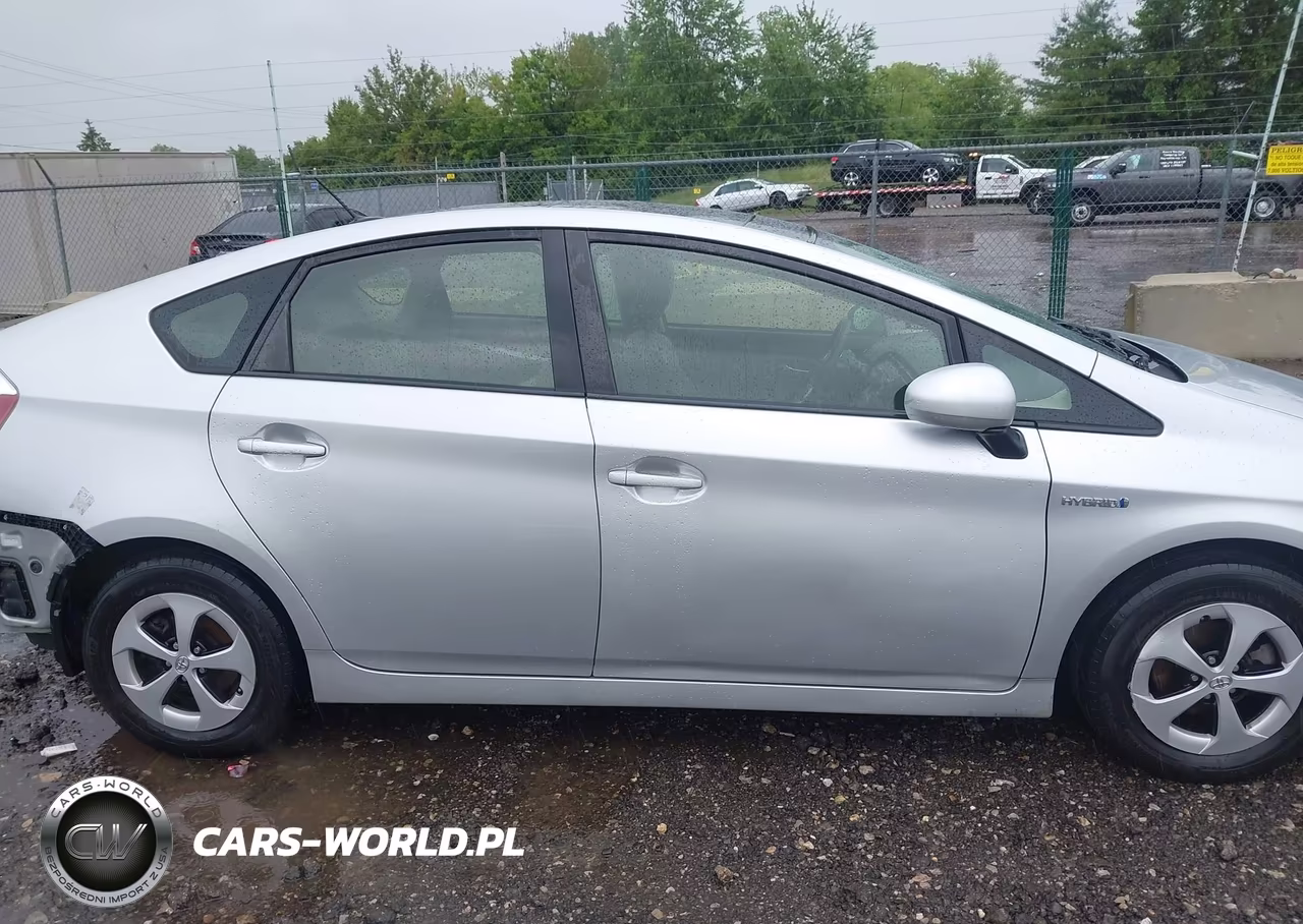 2013 Toyota Prius Three VIN:JTDKN3DU2D5645380 - 14