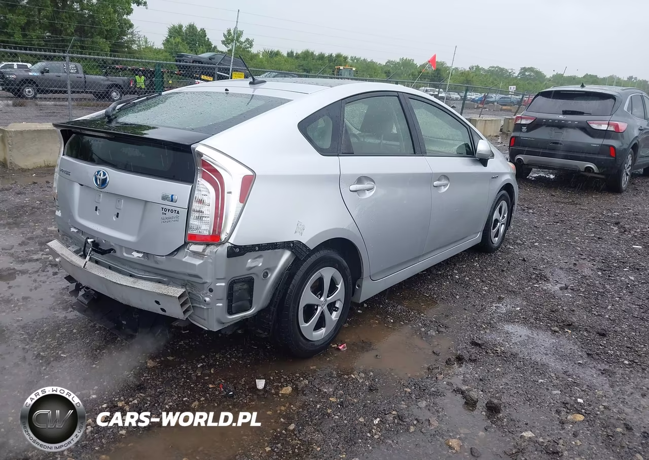 2013 Toyota Prius Three VIN:JTDKN3DU2D5645380 - 4