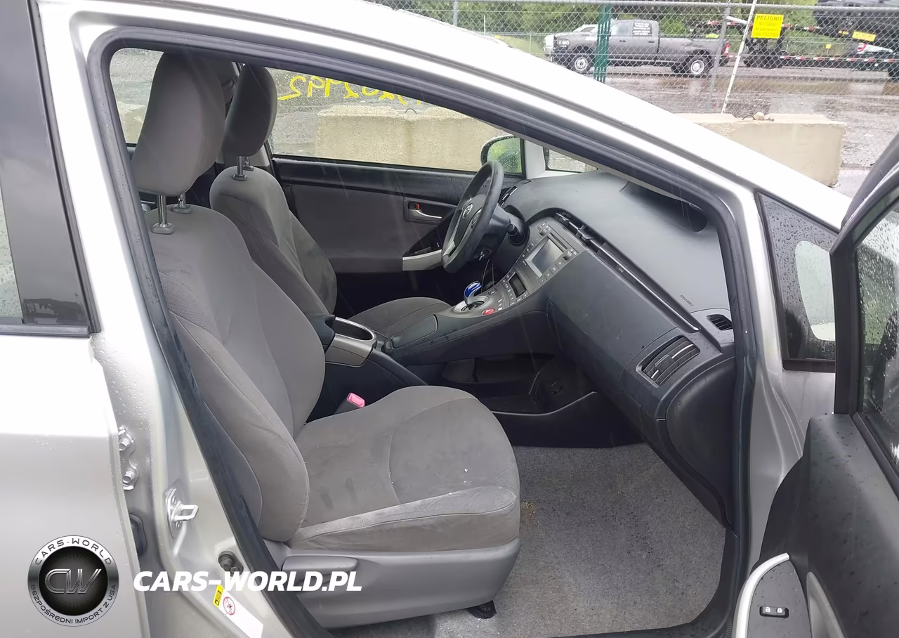 2013 Toyota Prius Three VIN:JTDKN3DU2D5645380 - 5