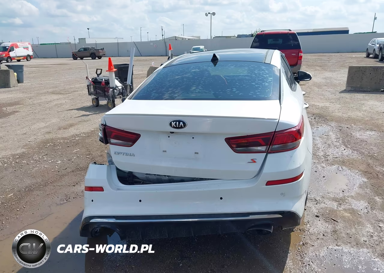 2019 Kia Optima S VIN:5XXGT4L31KG360477 - 16