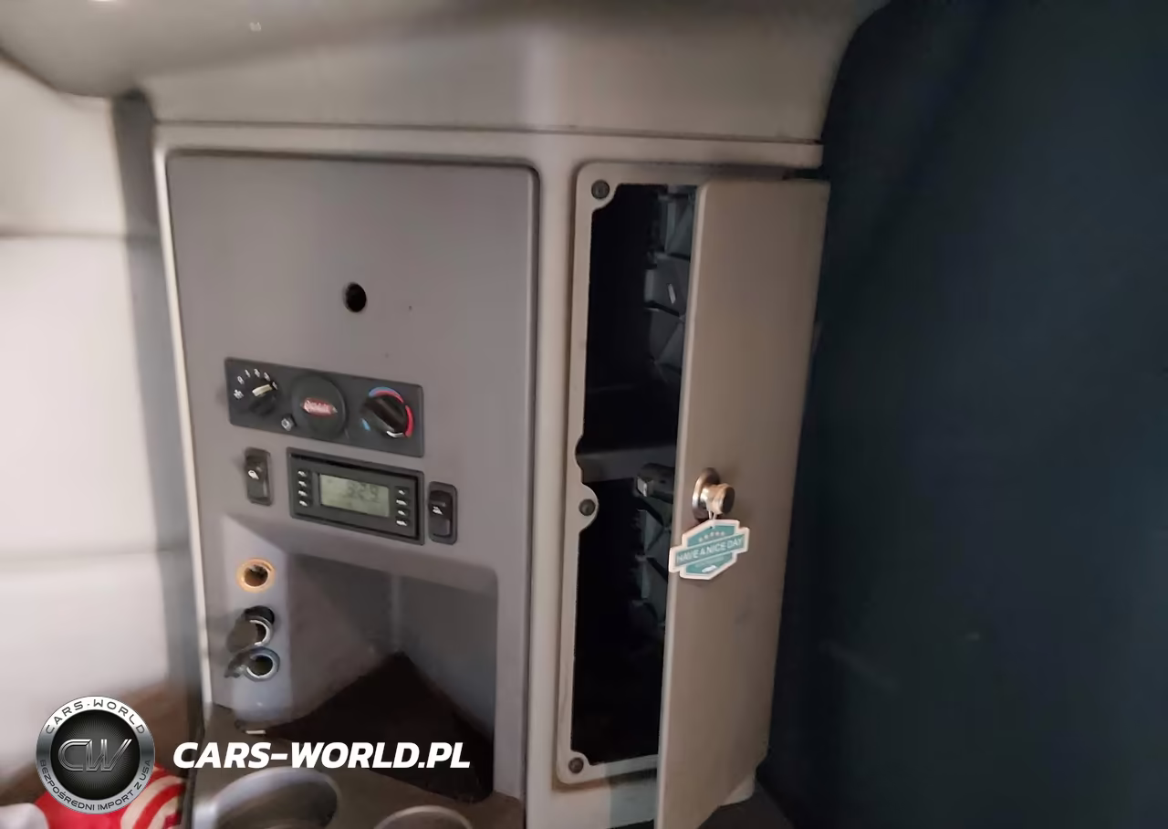 2017 Peterbilt 579 VIN:1XPBDP9XXHD444026 - 17