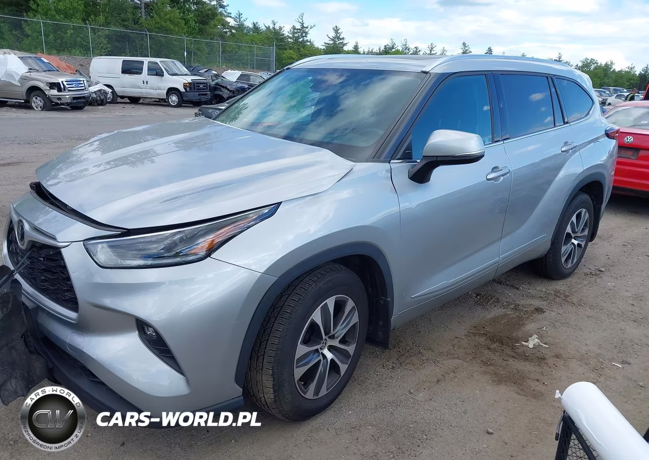 2021 Toyota Highlander Xle VIN:5TDHZRBH4MS557335 - 2