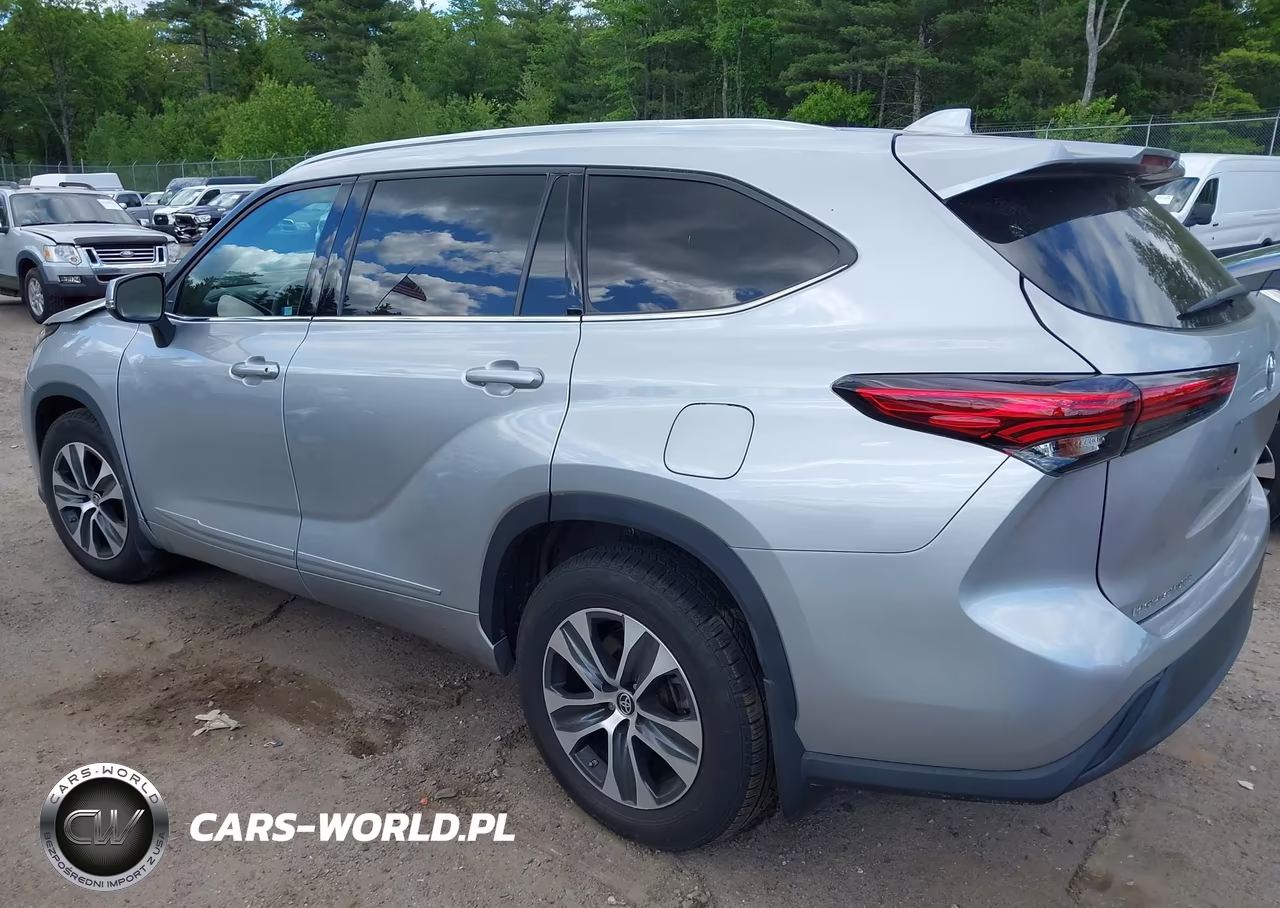 2021 Toyota Highlander Xle VIN:5TDHZRBH4MS557335 - 3