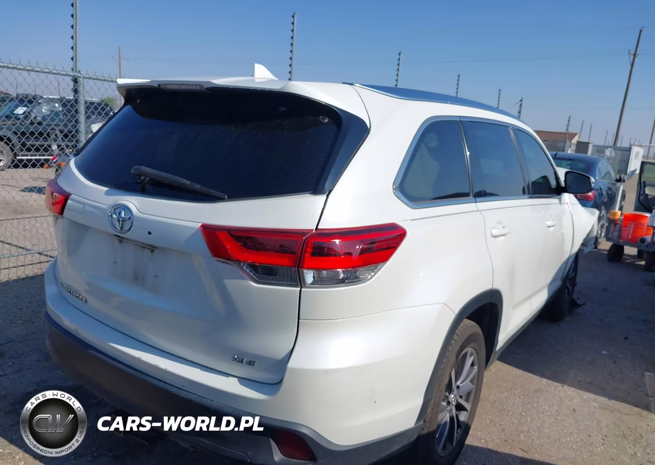 2019 Toyota Highlander Xle VIN:5TDKZRFH2KS554320 - 4