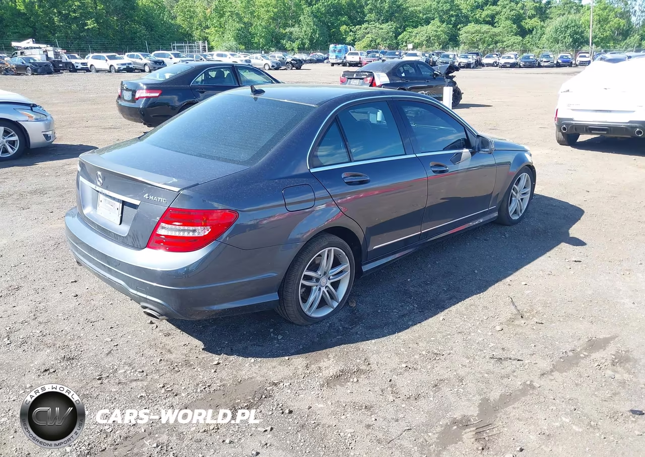 2013 Mercedes-Benz C 300 Sport 4Matic VIN:WDDGF8AB6DR245436 - 4