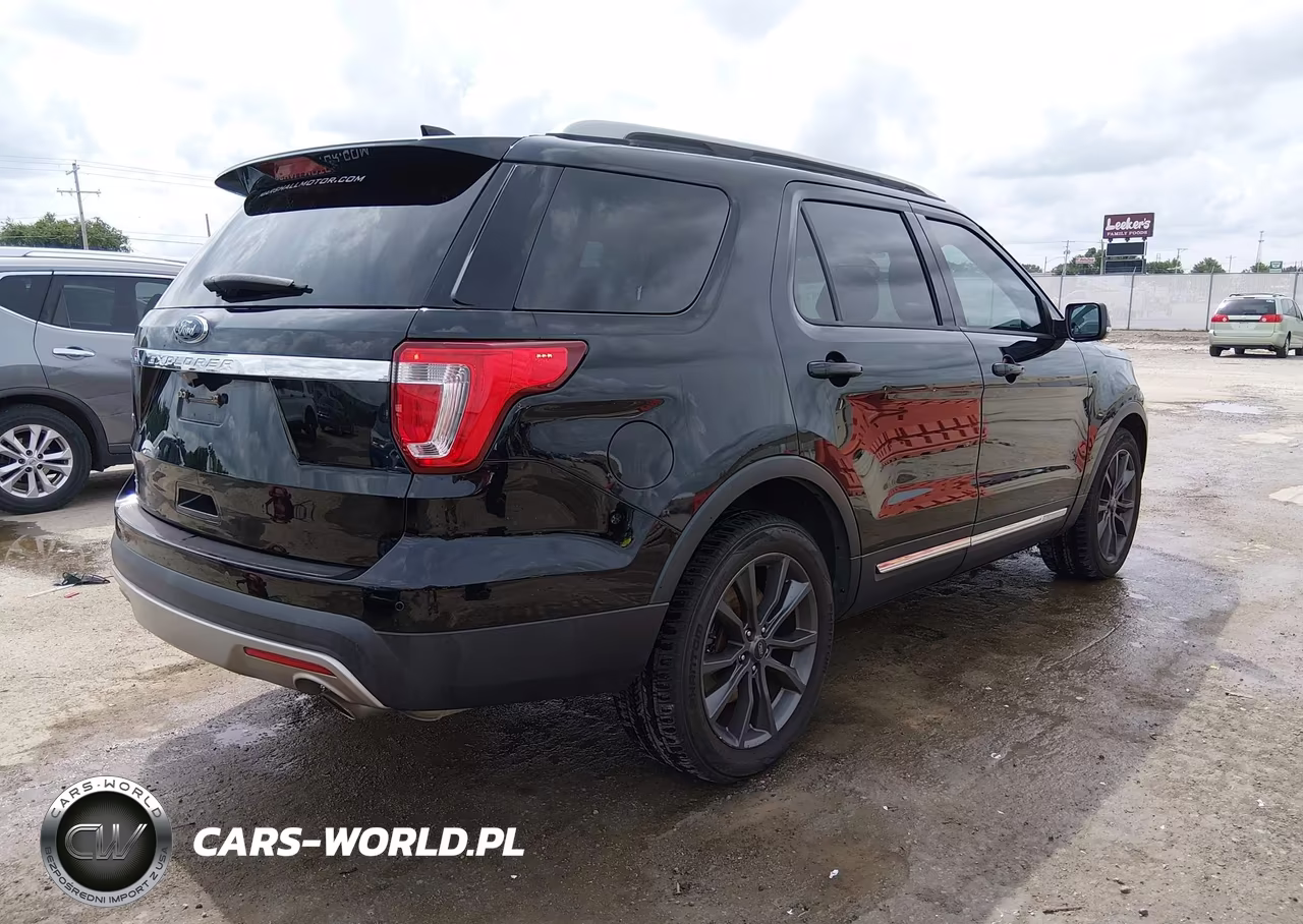 2017 Ford Explorer Xlt VIN:1FM5K7D82HGC21185 - 4