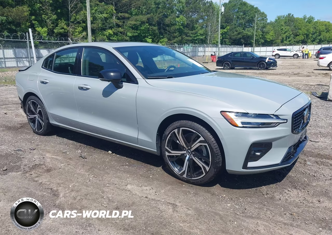2024 Volvo S60 B5 Plus Dark Theme – zdjęcie 1 z 20