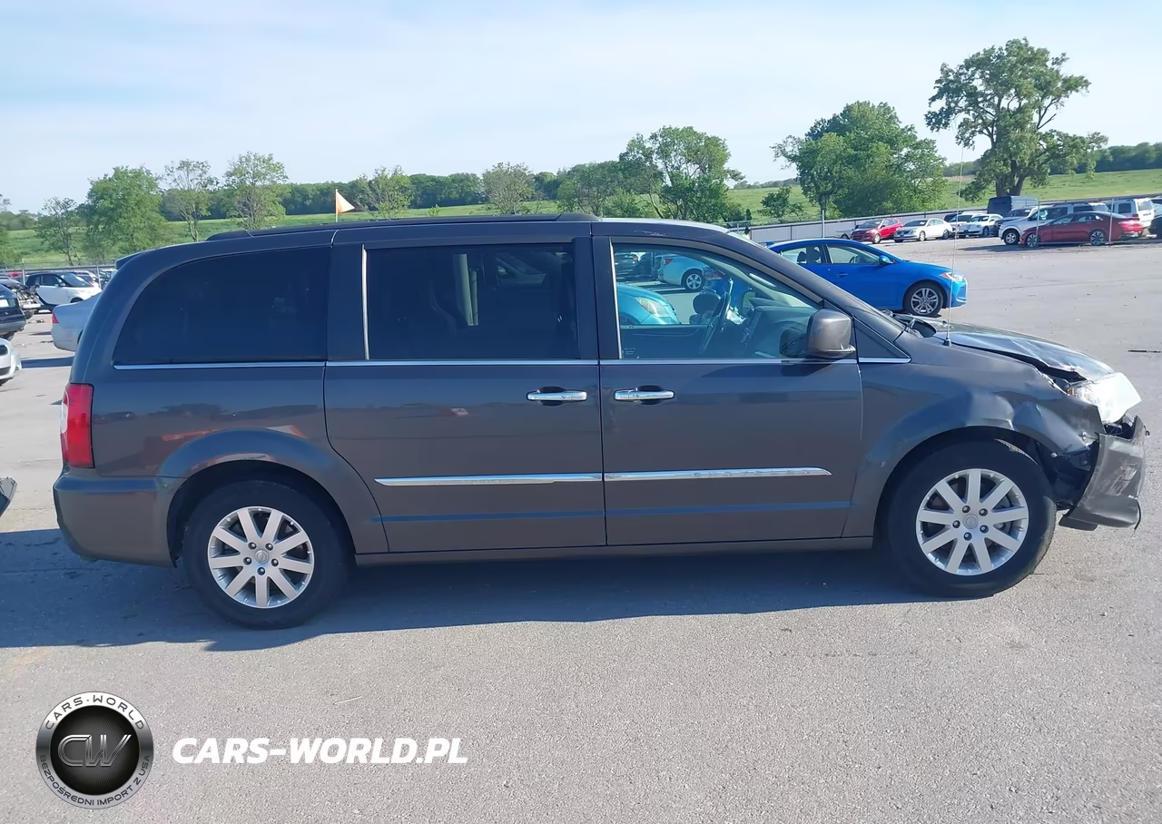 2016 Chrysler Town & Country Touring VIN:2C4RC1BG3GR127341 - 13