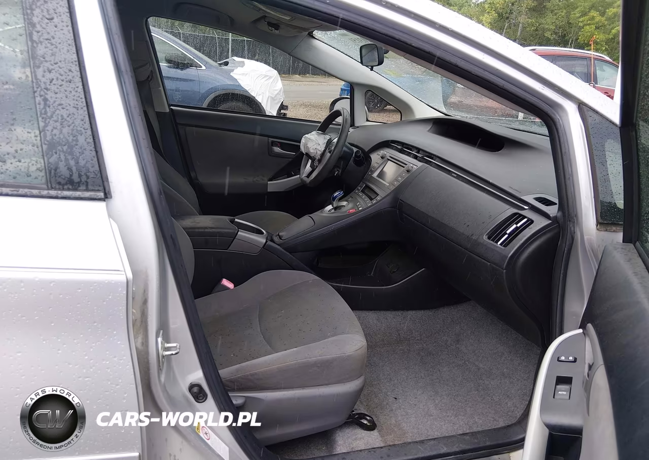 2012 Toyota Prius Two VIN:JTDKN3DU6C1534563 - 5