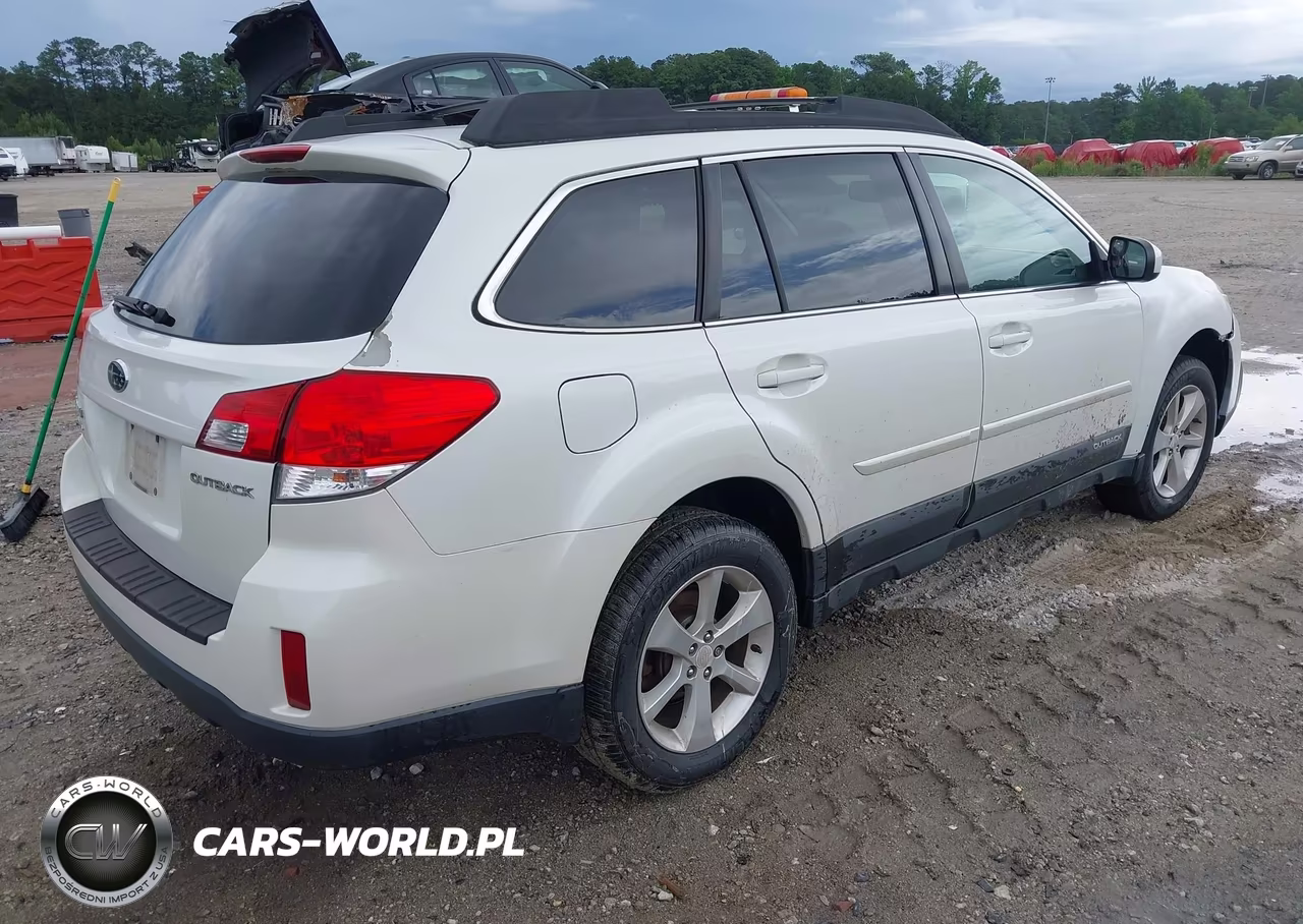 2013 Subaru Outback 2.5I Premium VIN:4S4BRCGC9D3290562 - 4
