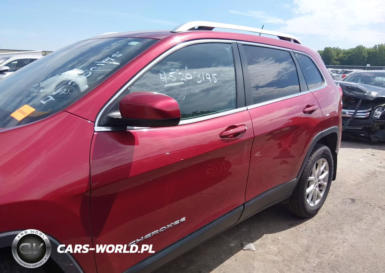2016 Jeep Cherokee Latitude VIN:1C4PJMCB4GW140284 - 14