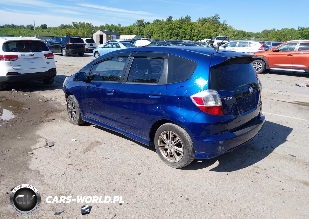 2012 Honda Fit Sport VIN:JHMGE8H65CC011438 - 3