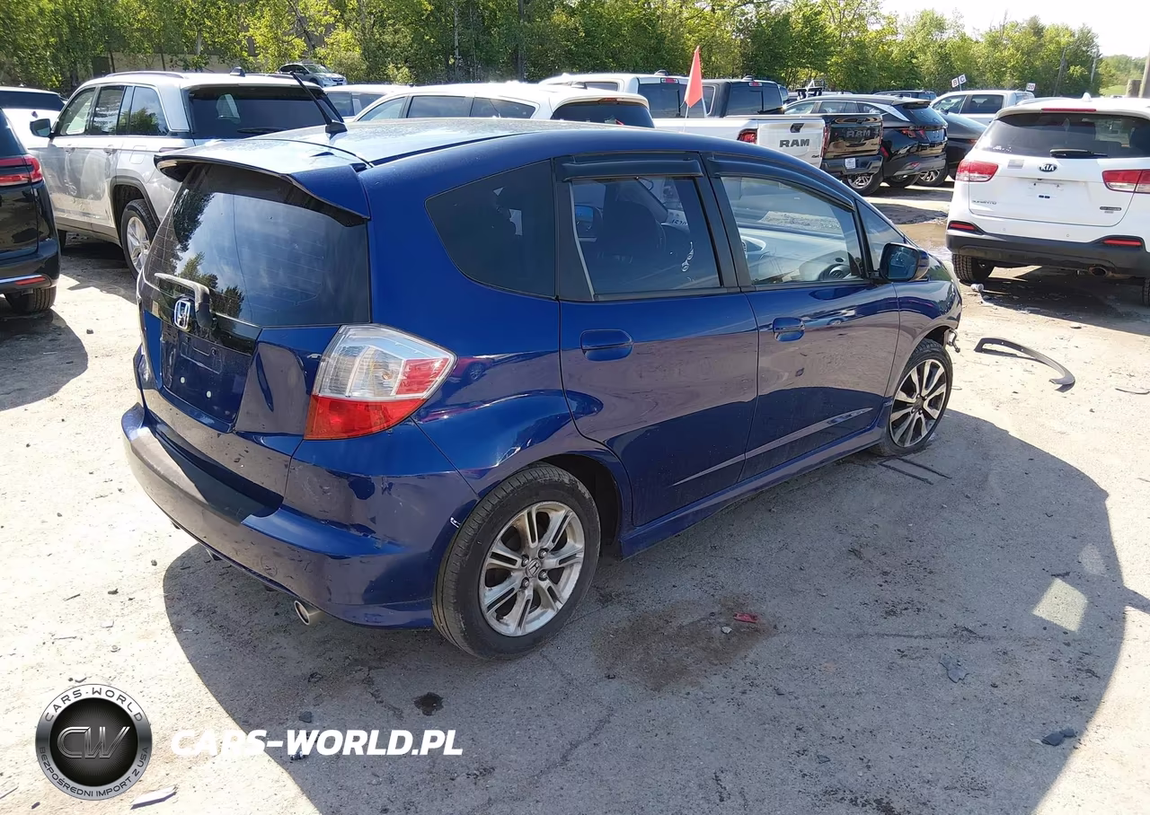 2012 Honda Fit Sport VIN:JHMGE8H65CC011438 - 4
