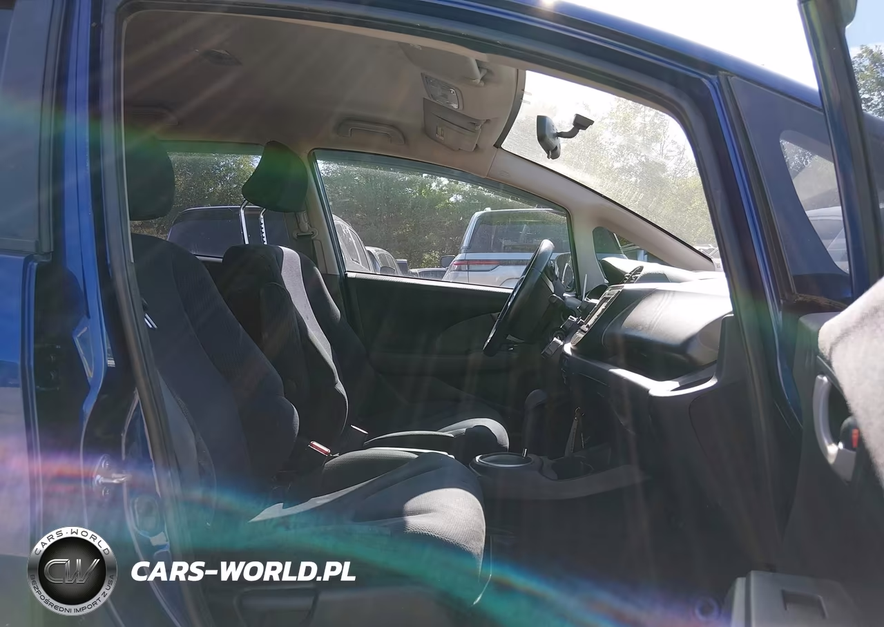 2012 Honda Fit Sport VIN:JHMGE8H65CC011438 - 5