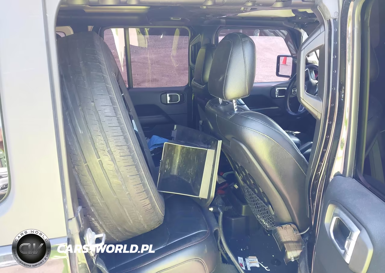 2018 Jeep Wrangler Unlimited Rubicon 4X4 VIN:1C4HJXFN0JW141600 - 8