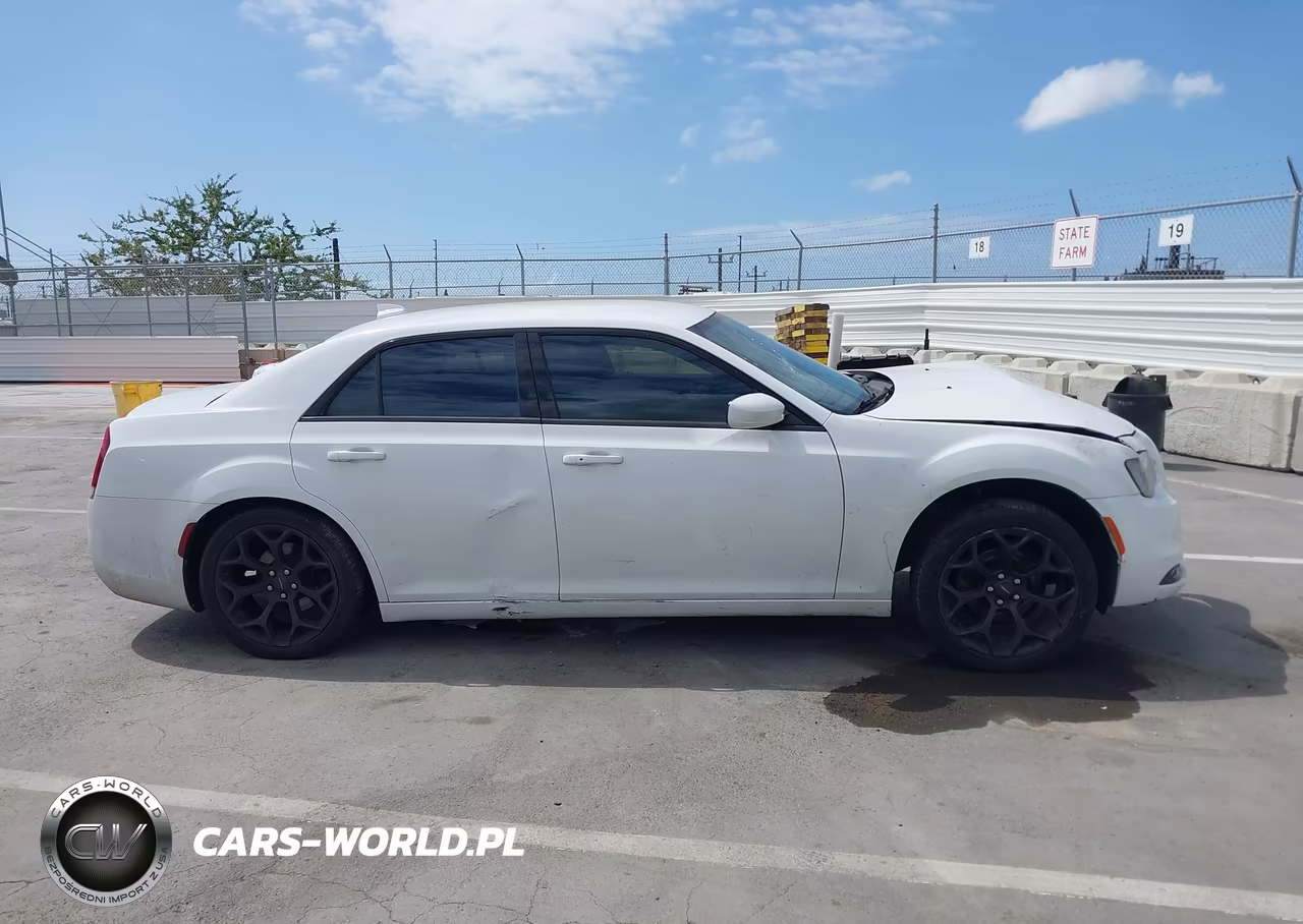 2019 Chrysler 300 300S VIN:2C3CCABG8KH634020 - 14