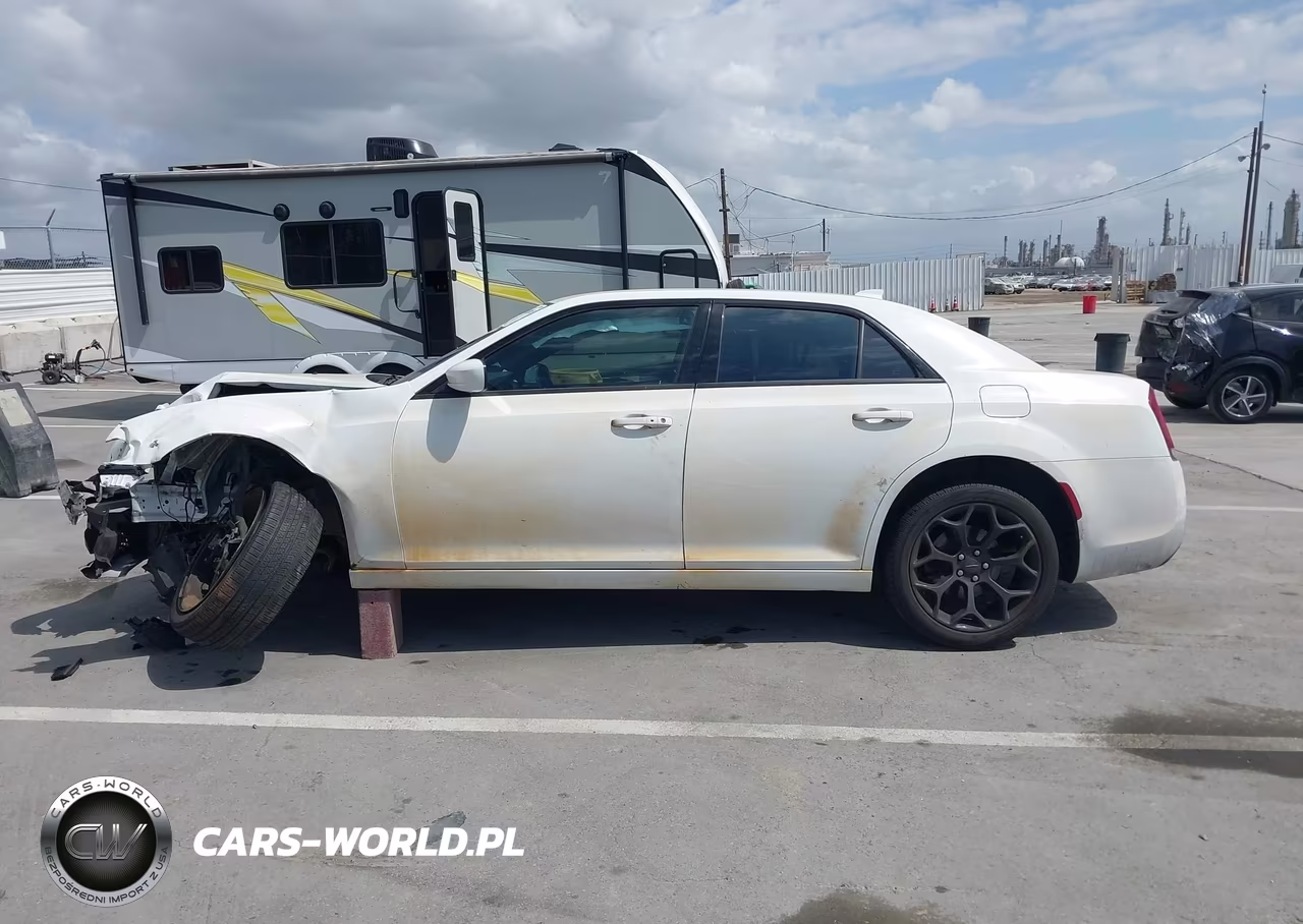 2019 Chrysler 300 300S VIN:2C3CCABG8KH634020 - 15