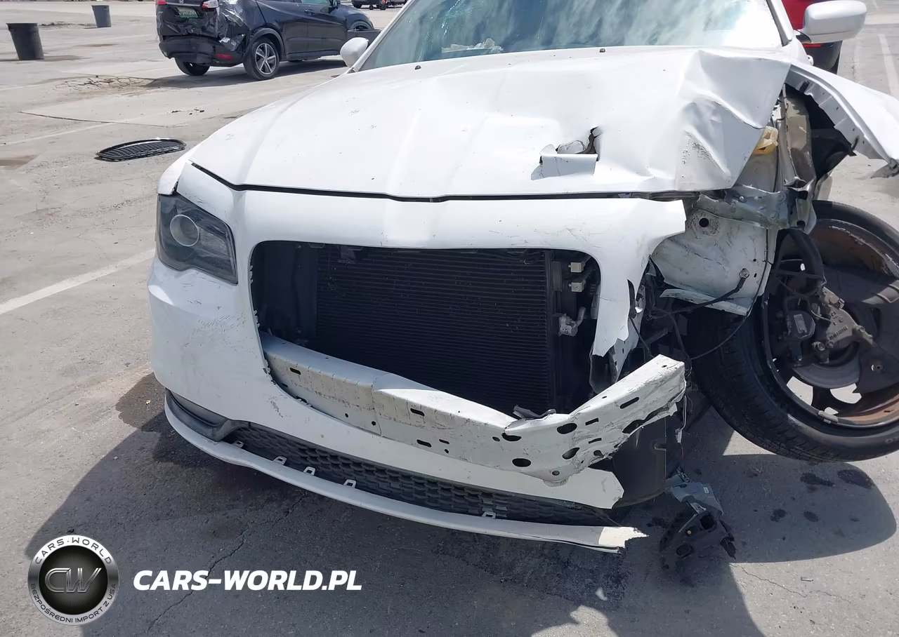 2019 Chrysler 300 300S VIN:2C3CCABG8KH634020 - 18