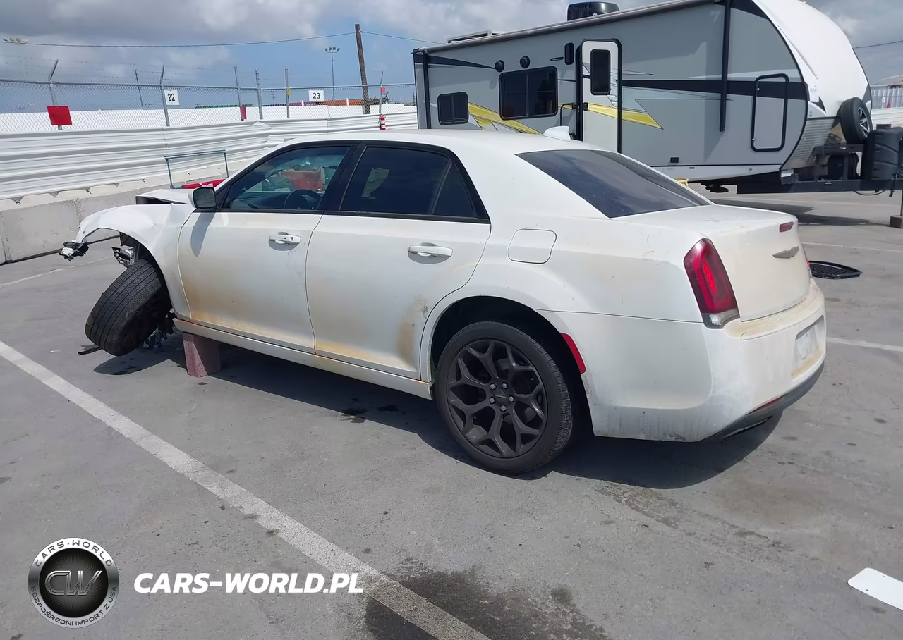 2019 Chrysler 300 300S VIN:2C3CCABG8KH634020 - 3