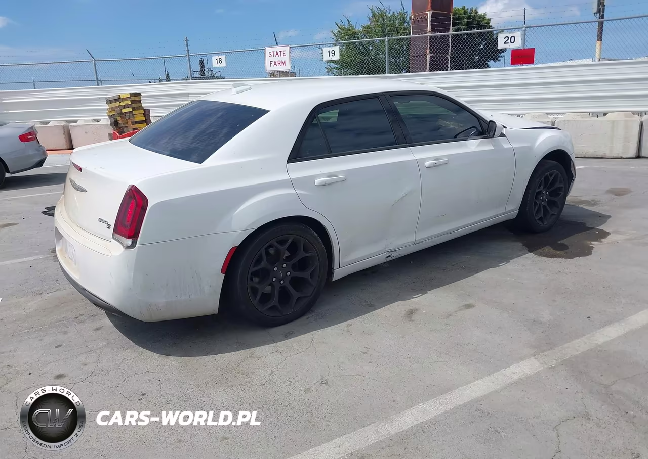 2019 Chrysler 300 300S VIN:2C3CCABG8KH634020 - 4