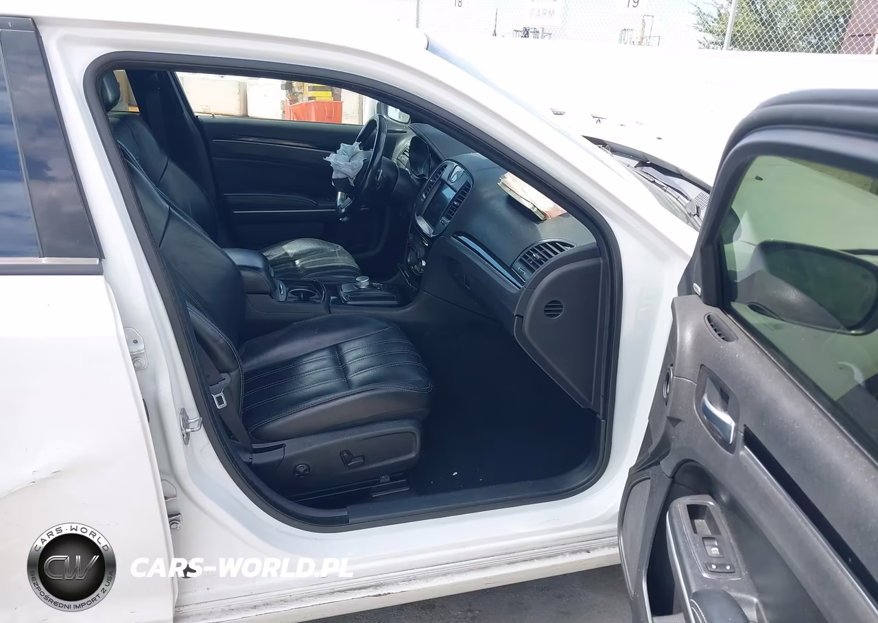 2019 Chrysler 300 300S VIN:2C3CCABG8KH634020 - 5