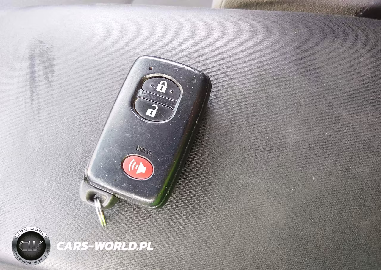 2012 Toyota Prius Three VIN:JTDKN3DU7C1573923 - 11
