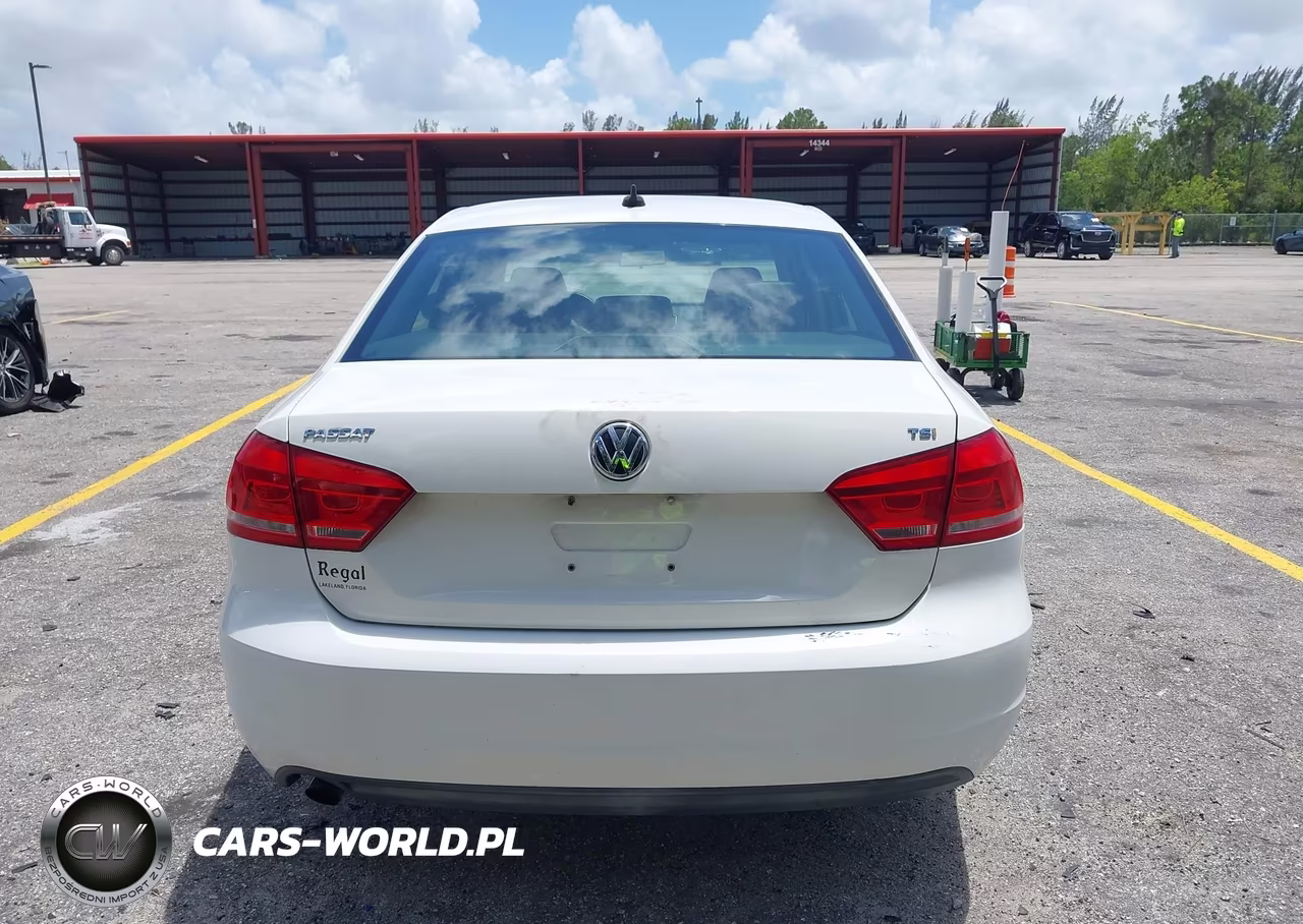 2015 Volkswagen Passat 1.8T Wolfsburg Edition VIN:1VWAT7A3XFC040118 - 16