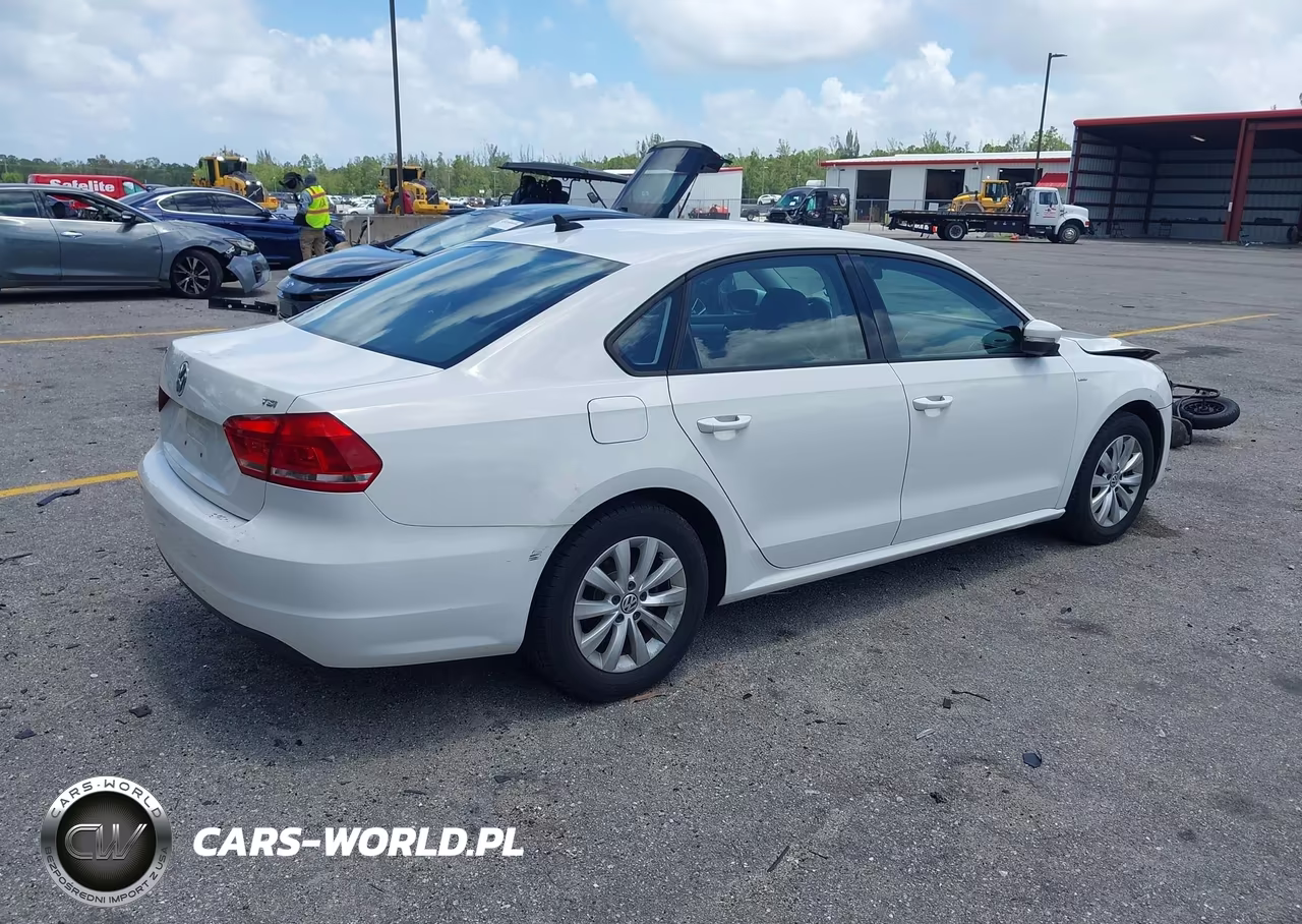 2015 Volkswagen Passat 1.8T Wolfsburg Edition VIN:1VWAT7A3XFC040118 - 4