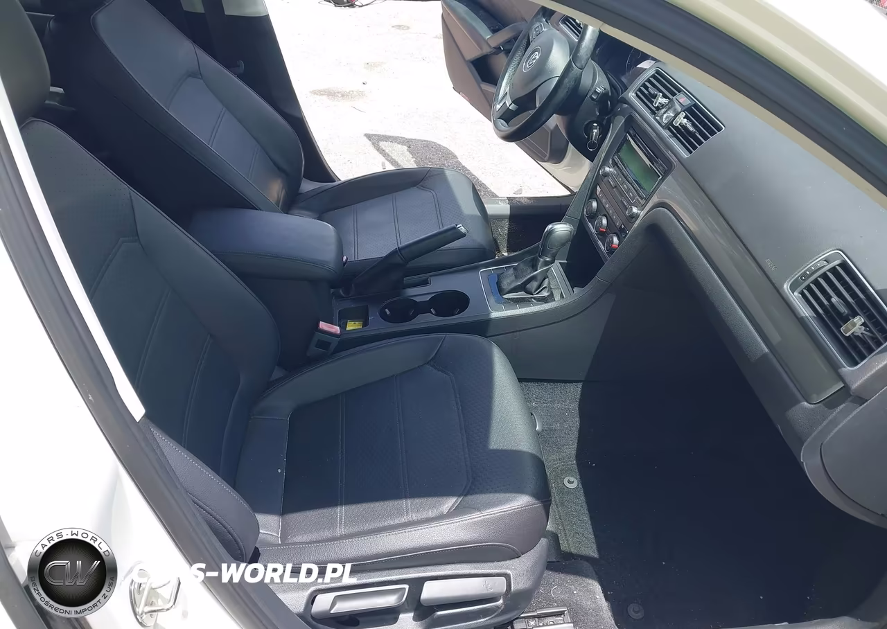 2015 Volkswagen Passat 1.8T Wolfsburg Edition VIN:1VWAT7A3XFC040118 - 5