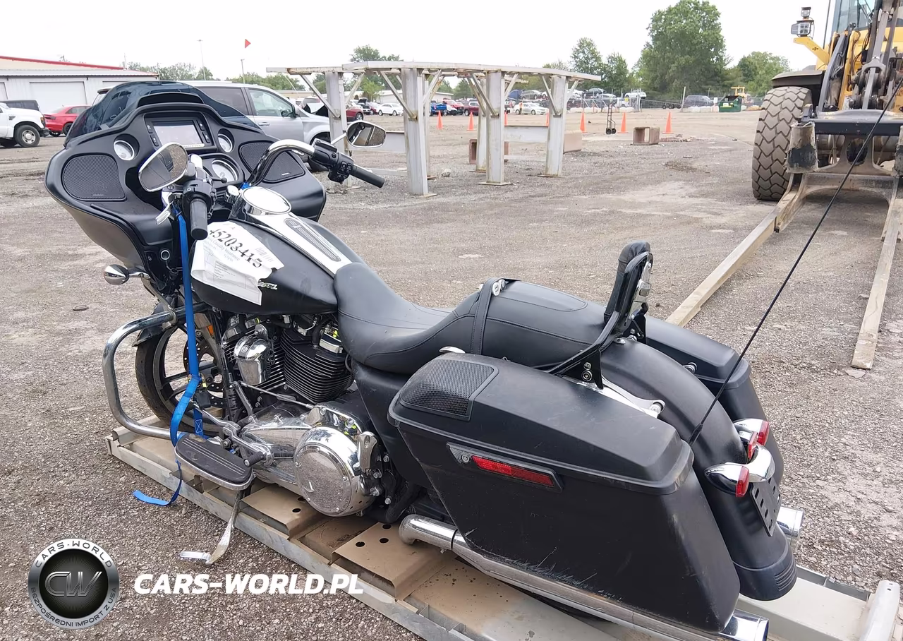 2017 Harley-Davidson Fltrxs Road Glide Special VIN:1HD1KTC19HB655597 - 3