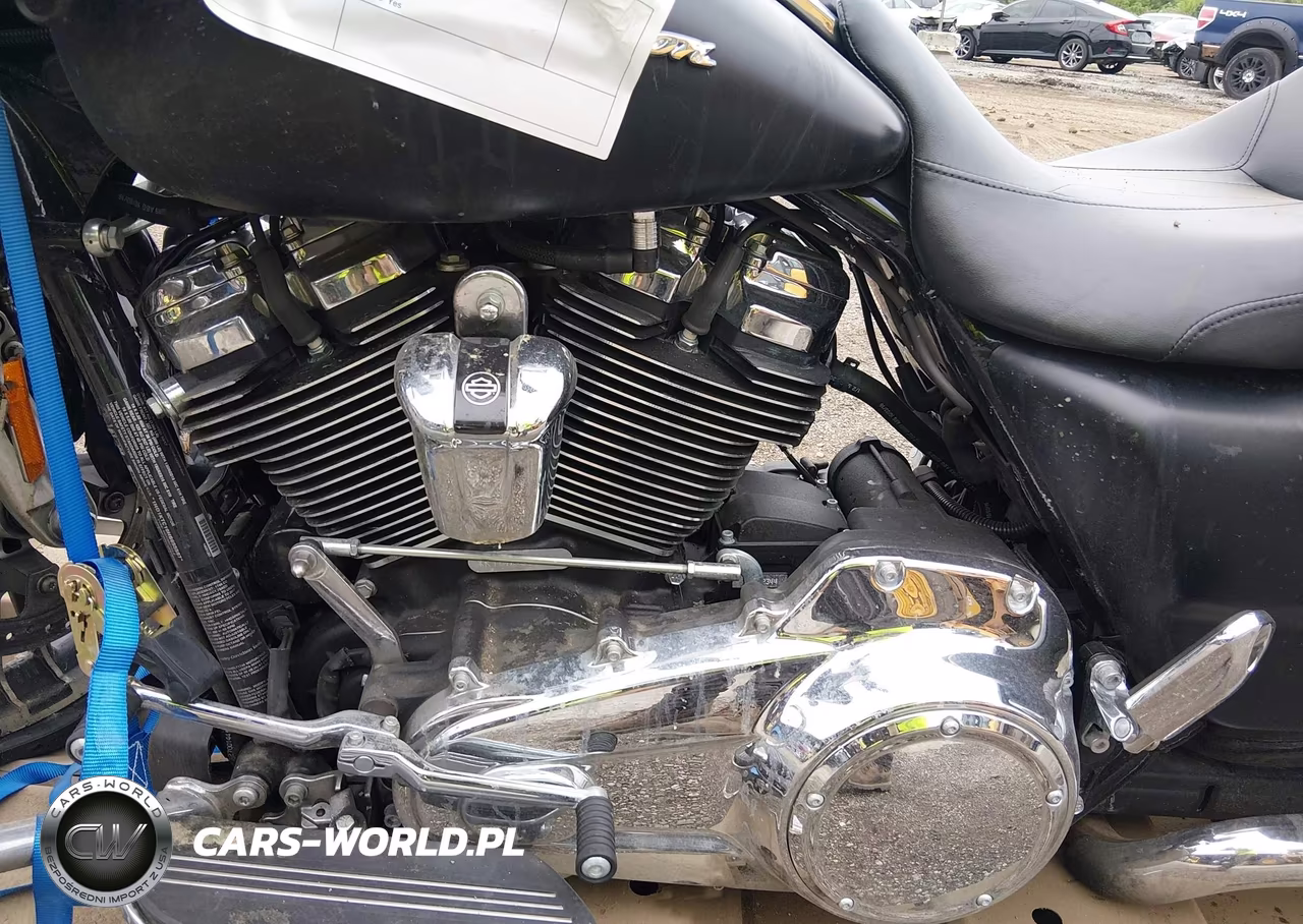 2017 Harley-Davidson Fltrxs Road Glide Special VIN:1HD1KTC19HB655597 - 9