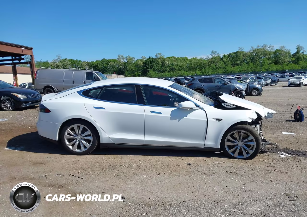 2015 Tesla Model S VIN:5YJSA1E26FF118828 - 13