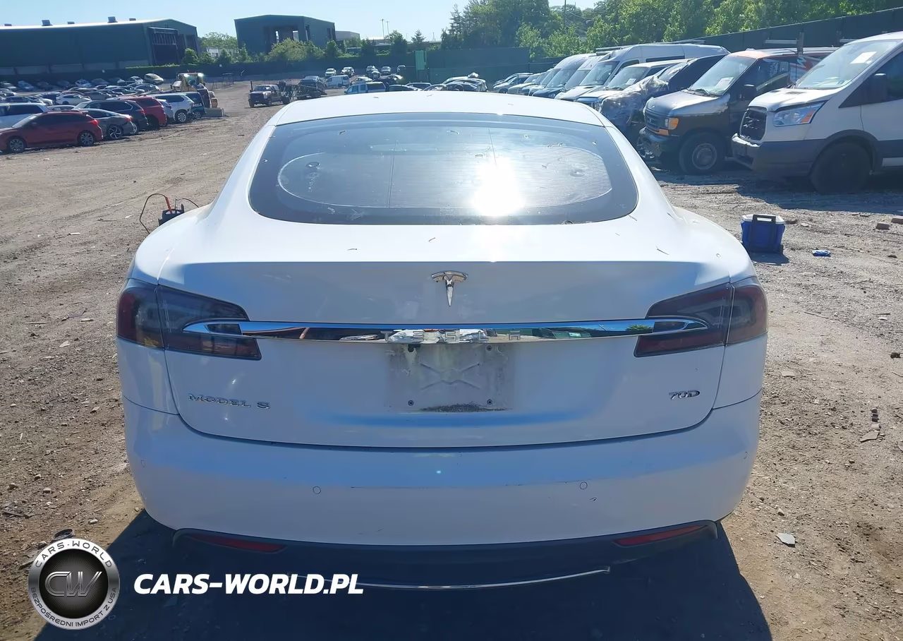 2015 Tesla Model S VIN:5YJSA1E26FF118828 - 16