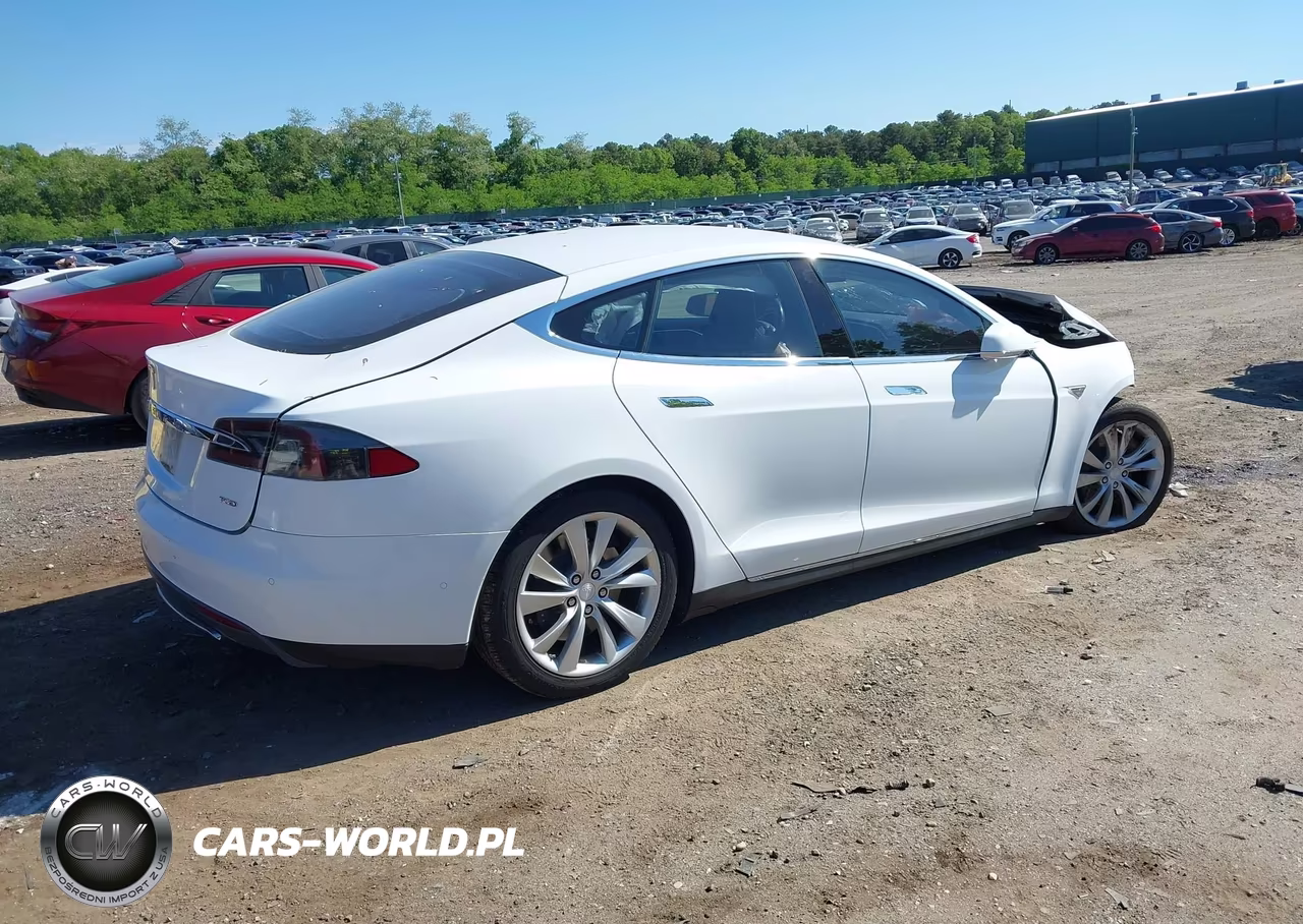 2015 Tesla Model S VIN:5YJSA1E26FF118828 - 4