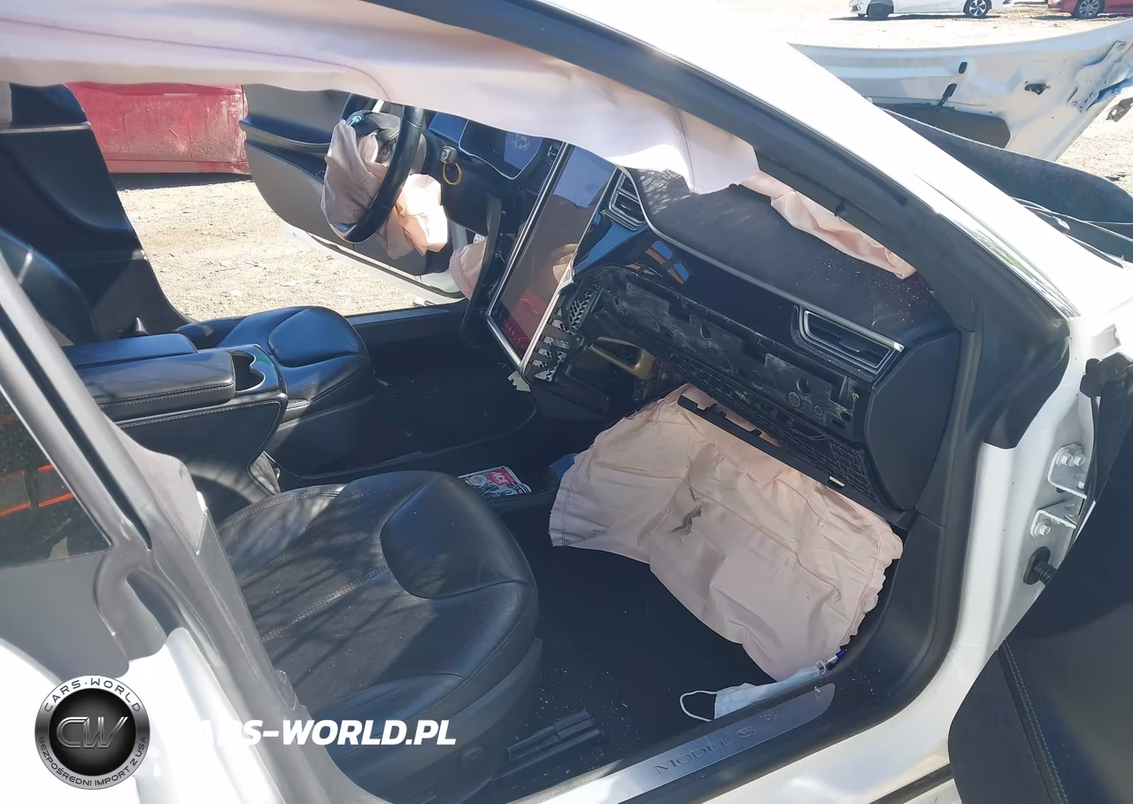 2015 Tesla Model S VIN:5YJSA1E26FF118828 - 5