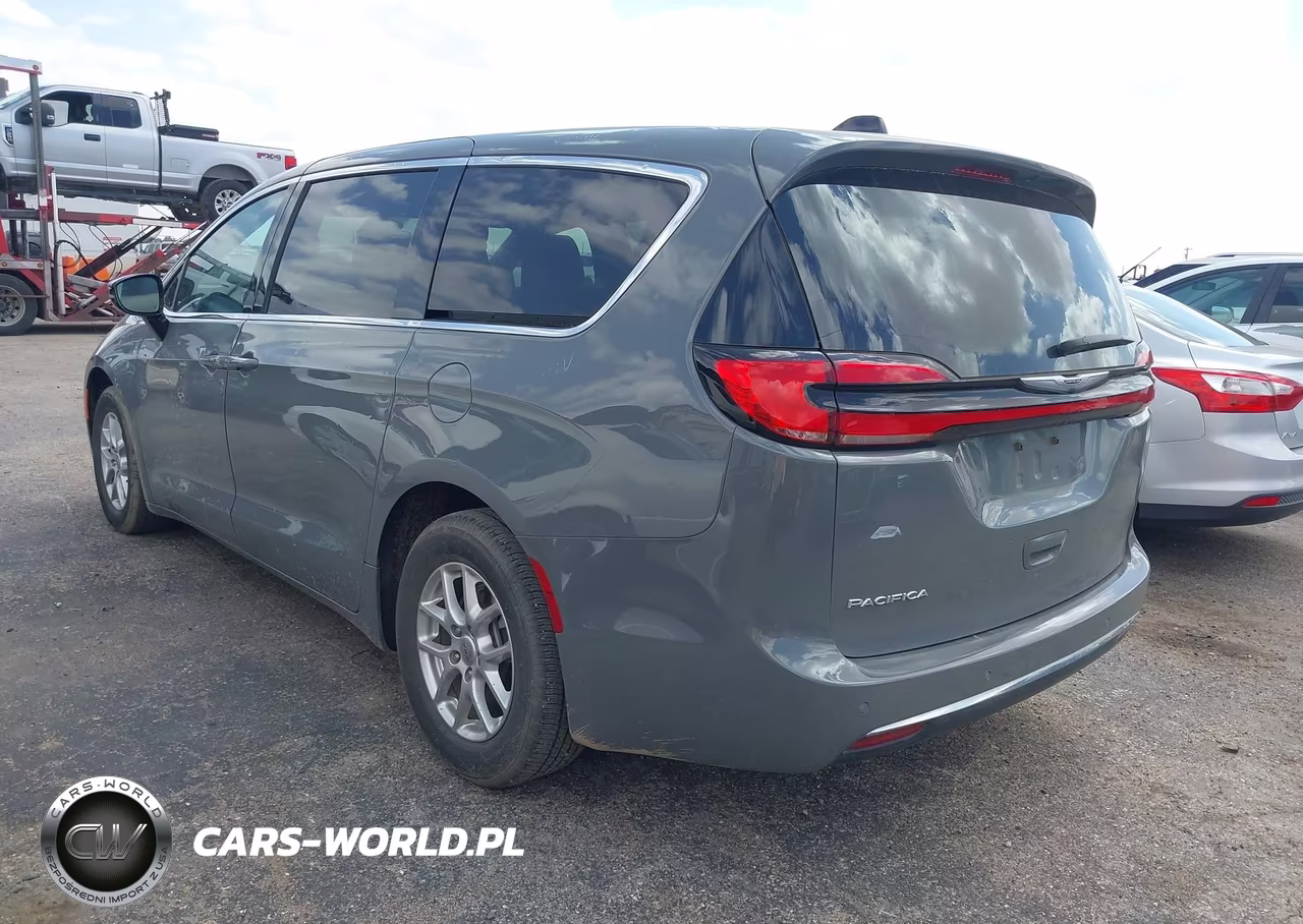 2025 Chrysler Pacifica Select VIN:2C4RC1BG0SR504359 - 3