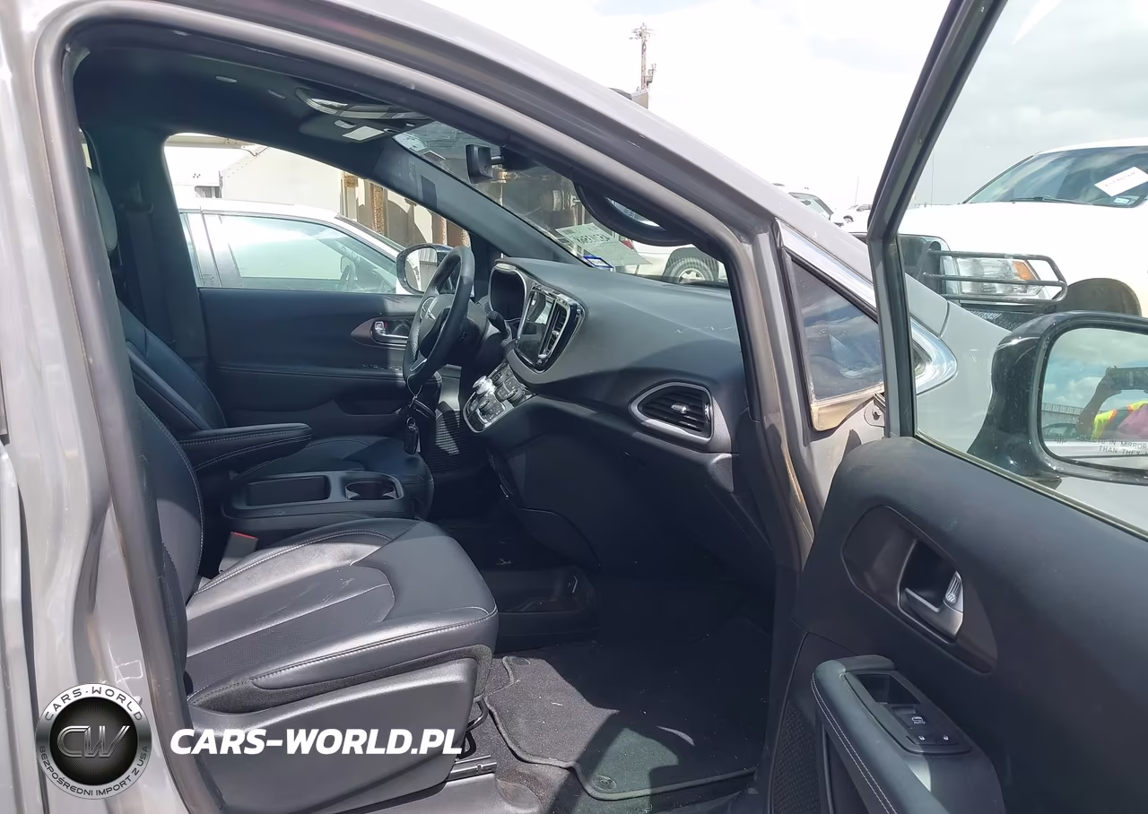 2025 Chrysler Pacifica Select VIN:2C4RC1BG0SR504359 - 5