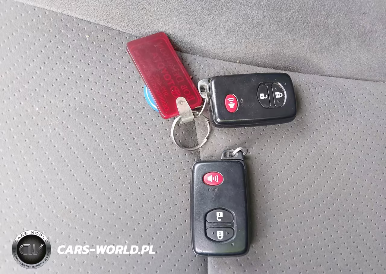 2014 Toyota Prius Two VIN:JTDKN3DU7E1748271 - 11