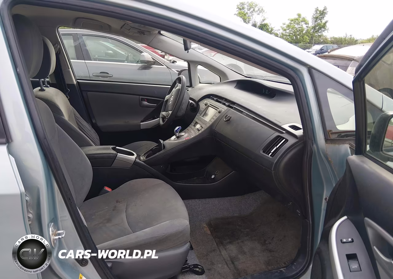 2014 Toyota Prius Two VIN:JTDKN3DU7E1748271 - 5
