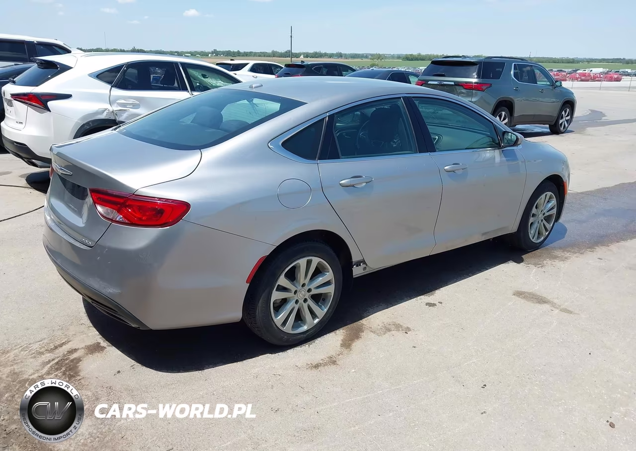 2015 Chrysler 200 Limited VIN:1C3CCCAG4FN758800 - 4